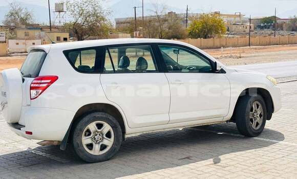 Buy Used Toyota RAV4 White Car in Al khuwair in al-Batinah Buy Used Toyota RAV4 White Car in Al khuwair in al-Batinah