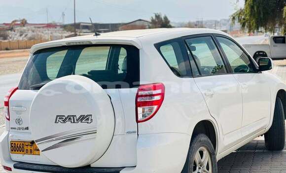 Buy Used Toyota RAV4 White Car in Al khuwair in al-Batinah Buy Used Toyota RAV4 White Car in Al khuwair in al-Batinah