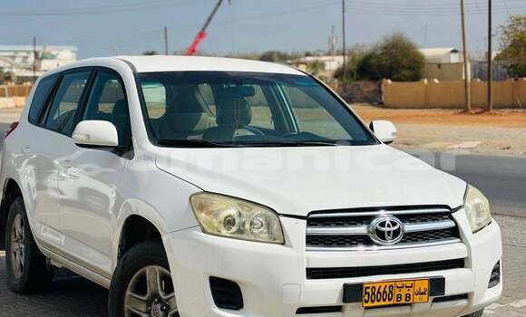 Buy Used Toyota RAV4 White Car in Al khuwair in al-Batinah Buy Used Toyota RAV4 White Car in Al khuwair in al-Batinah