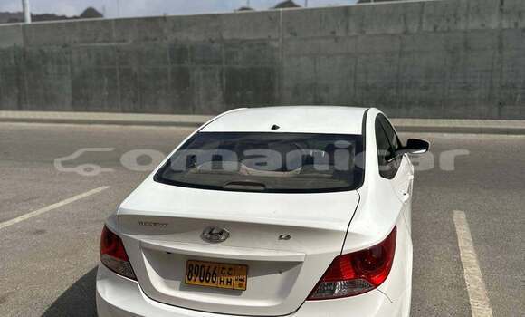 Buy Used Hyundai Sonata White Car in Al khuwair in al-Batinah Buy Used Hyundai Sonata White Car in Al khuwair in al-Batinah