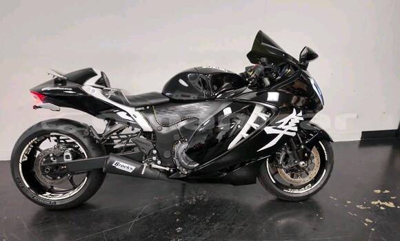 Buy Used Suzuki HAYABUSA Black Bike in Masqat in Masqat Buy Used Suzuki HAYABUSA Black Bike in Masqat in Masqat