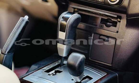 Buy Used Mitsubishi Pajero White Car in as–Sib in Masqat Buy Used Mitsubishi Pajero White Car in as–Sib in Masqat