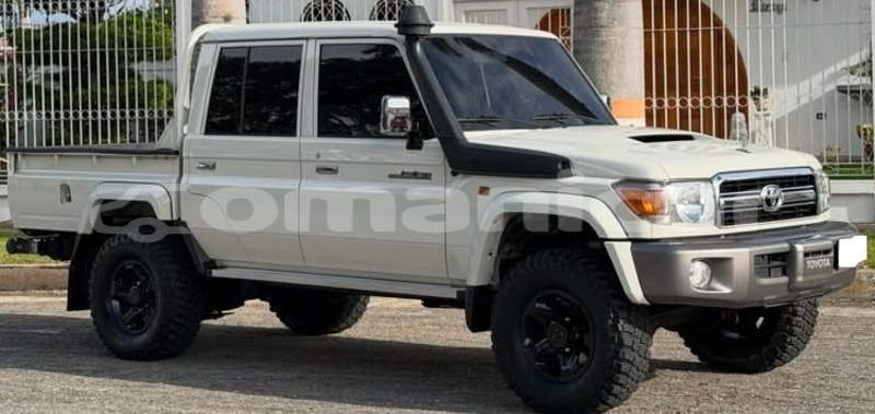 Big with watermark toyota land cruiser masqat muscat 8316