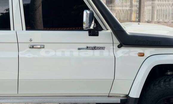 Buy Used Toyota Land Cruiser White Car in Muscat in Masqat Buy Used Toyota Land Cruiser White Car in Muscat in Masqat