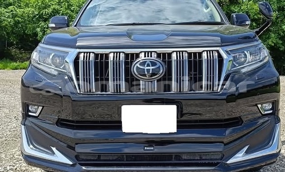 Buy Used Toyota Land Cruiser Prado Black Car in Muscat in Masqat