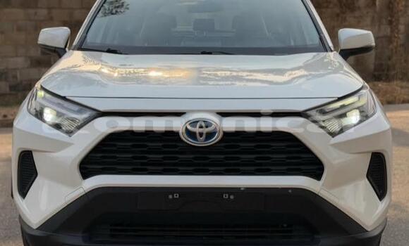 Buy Used Toyota RAV4 White Car in Muscat in Masqat