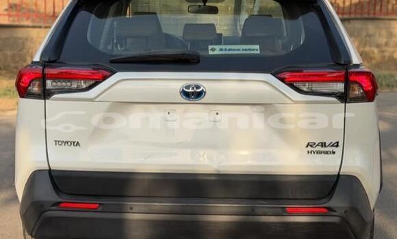 Buy Used Toyota RAV4 White Car in Muscat in Masqat Buy Used Toyota RAV4 White Car in Muscat in Masqat
