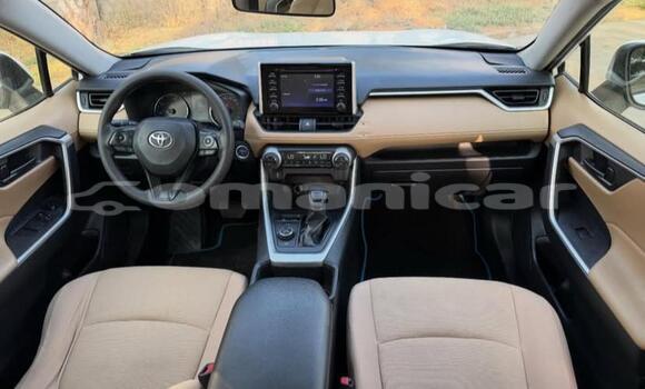 Buy Used Toyota RAV4 White Car in Muscat in Masqat Buy Used Toyota RAV4 White Car in Muscat in Masqat