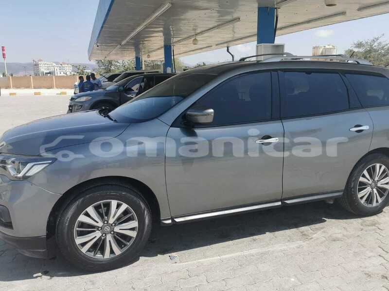 Big with watermark nissan pathfinder dhufar salalah 8327
