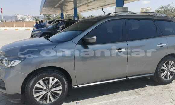 Buy Used Nissan Pathfinder Silver Car in Salalah in Dhufar Buy Used Nissan Pathfinder Silver Car in Salalah in Dhufar