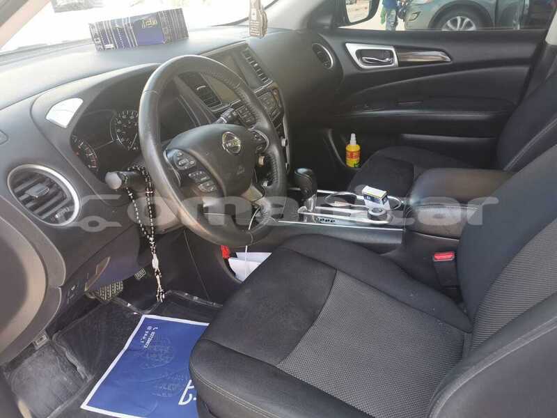 Big with watermark nissan pathfinder dhufar salalah 8327