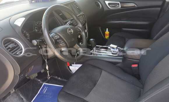 Buy Used Nissan Pathfinder Silver Car in Salalah in Dhufar Buy Used Nissan Pathfinder Silver Car in Salalah in Dhufar