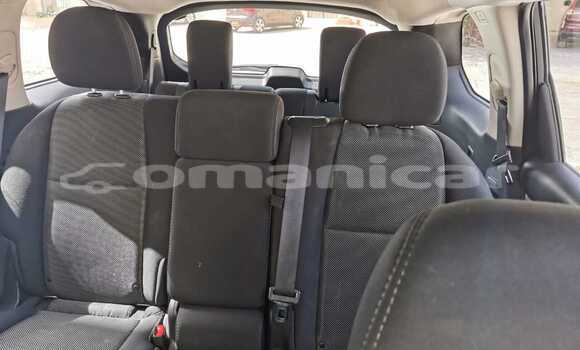 Buy Used Nissan Pathfinder Silver Car in Salalah in Dhufar Buy Used Nissan Pathfinder Silver Car in Salalah in Dhufar