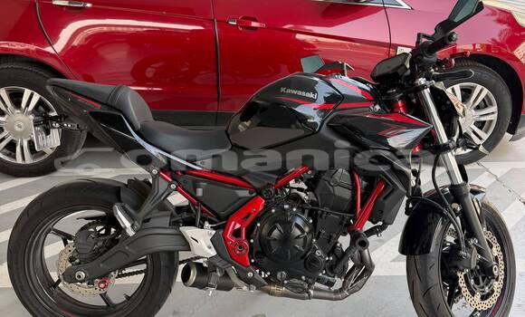 Buy Used Kawasaki Z Beige Bike in Muscat in Masqat