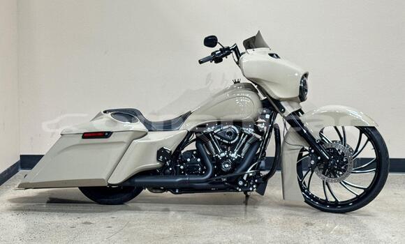 Buy Used Harley Davidson Street Glide Silver Bike in Muscat in Masqat