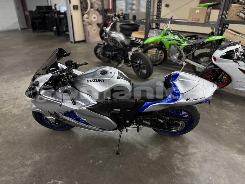 Big with watermark suzuki hayabusa masqat muscat 8336