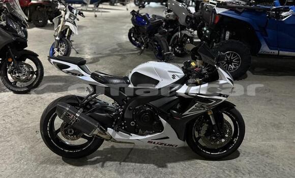 Buy Used Suzuki GSX–R White Bike in Muscat in Masqat