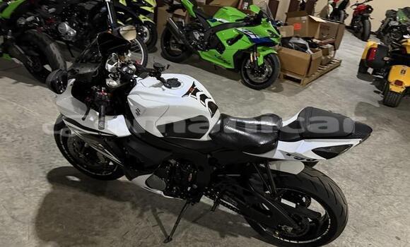 Buy Used Suzuki GSX–R White Bike in Muscat in Masqat Buy Used Suzuki GSX–R White Bike in Muscat in Masqat