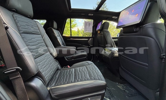 Buy Used Cadillac Escalade White Car in al–Masna'ah in al-Batinah Buy Used Cadillac Escalade White Car in al–Masna'ah in al-Batinah