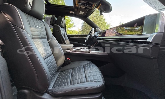 Buy Used Cadillac Escalade White Car in al–Masna'ah in al-Batinah Buy Used Cadillac Escalade White Car in al–Masna'ah in al-Batinah