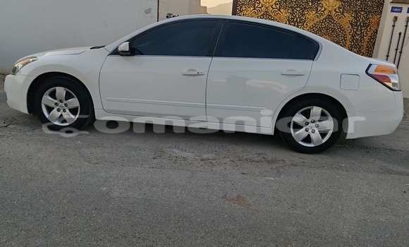 Buy Used Nissan Altima White Car in Masqat in Masqat Buy Used Nissan Altima White Car in Masqat in Masqat