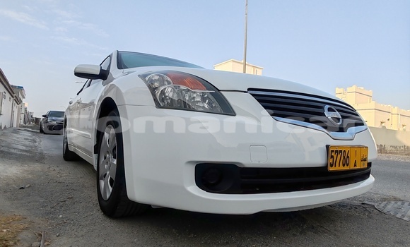 Buy Used Nissan Altima White Car in Masqat in Masqat Buy Used Nissan Altima White Car in Masqat in Masqat