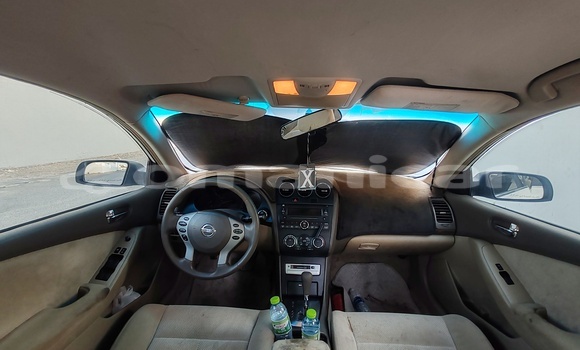 Buy Used Nissan Altima White Car in Masqat in Masqat Buy Used Nissan Altima White Car in Masqat in Masqat
