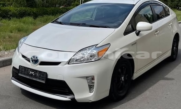 Buy Used Toyota Prius White Car in Muscat in Masqat Buy Used Toyota Prius White Car in Muscat in Masqat