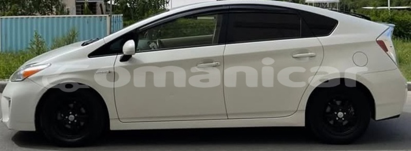 Big with watermark toyota prius masqat muscat 8370