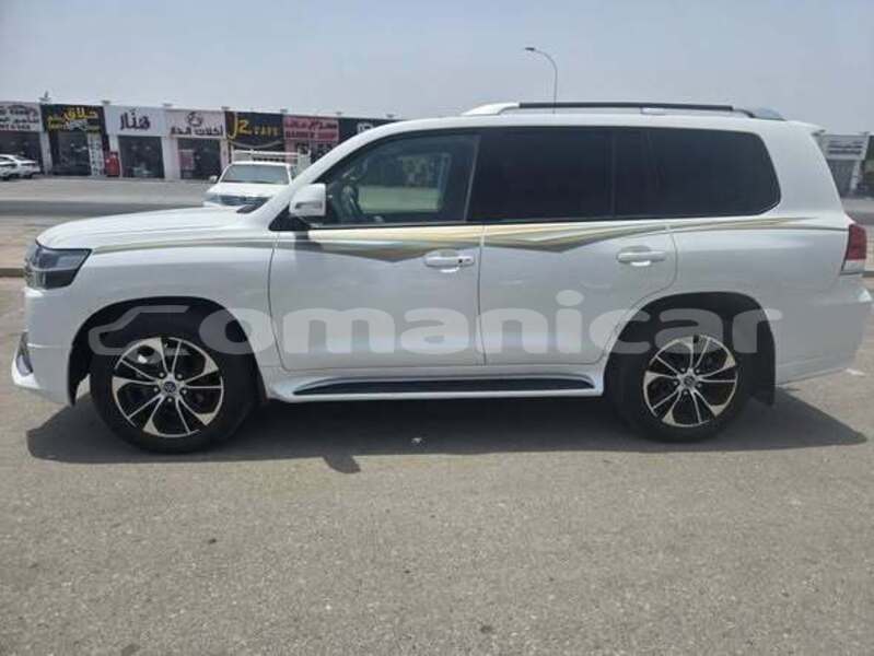 Big with watermark toyota land cruiser al batinah al khaburah 8381