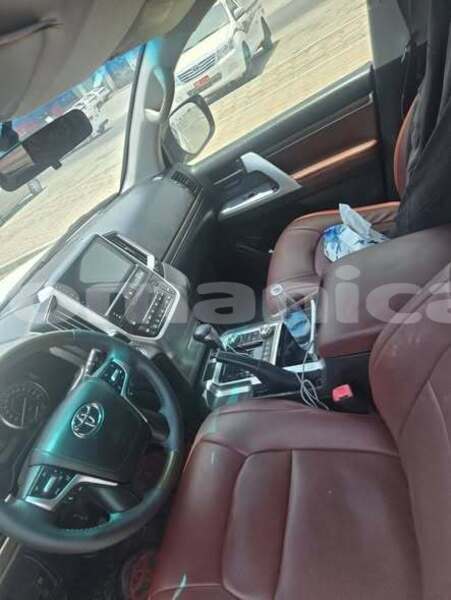 Big with watermark toyota land cruiser al batinah al khaburah 8381