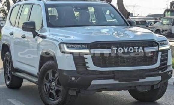 Buy Used Toyota Land Cruiser White Car in Muscat in Masqat