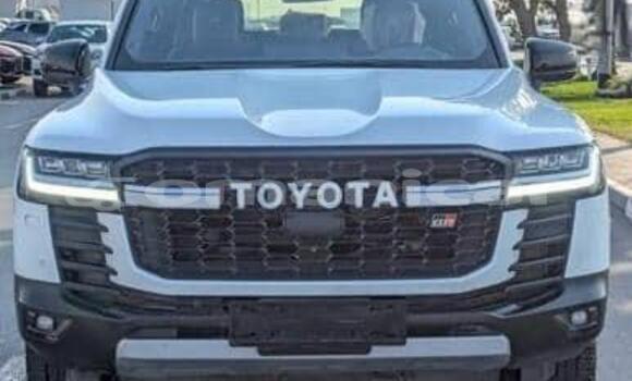 Buy Used Toyota Land Cruiser White Car in Muscat in Masqat Buy Used Toyota Land Cruiser White Car in Muscat in Masqat