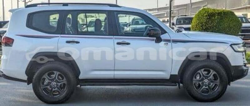 Big with watermark toyota land cruiser masqat muscat 8392