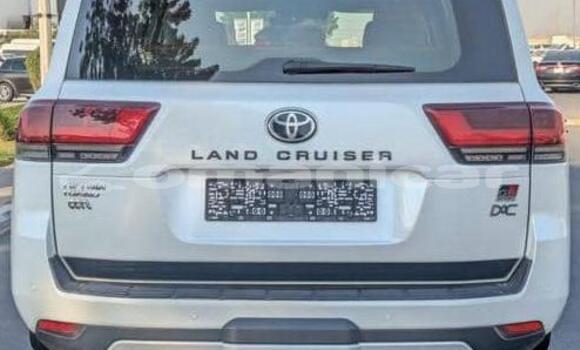 Buy Used Toyota Land Cruiser White Car in Muscat in Masqat Buy Used Toyota Land Cruiser White Car in Muscat in Masqat