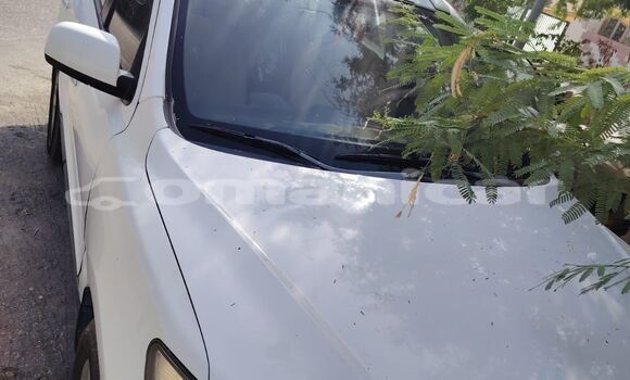 Buy Used Hyundai Santa Fe White Car in Azaiba in Masqat Buy Used Hyundai Santa Fe White Car in Azaiba in Masqat
