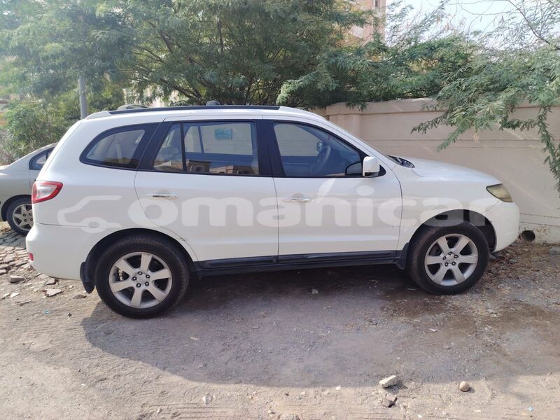 Big with watermark hyundai santa fe masqat azaiba 8398