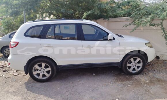 Buy Used Hyundai Santa Fe White Car in Azaiba in Masqat Buy Used Hyundai Santa Fe White Car in Azaiba in Masqat