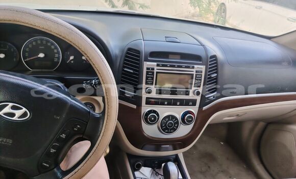 Buy Used Hyundai Santa Fe White Car in Azaiba in Masqat Buy Used Hyundai Santa Fe White Car in Azaiba in Masqat