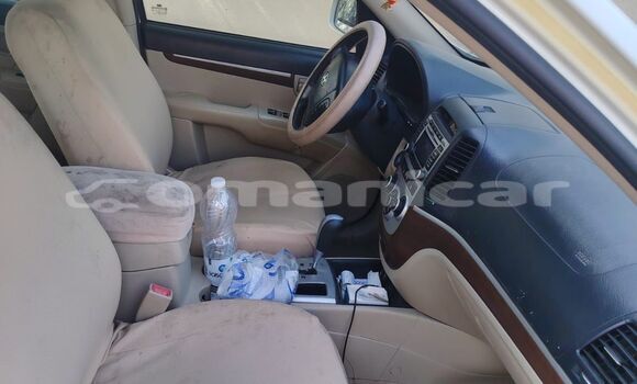 Buy Used Hyundai Santa Fe White Car in Azaiba in Masqat Buy Used Hyundai Santa Fe White Car in Azaiba in Masqat