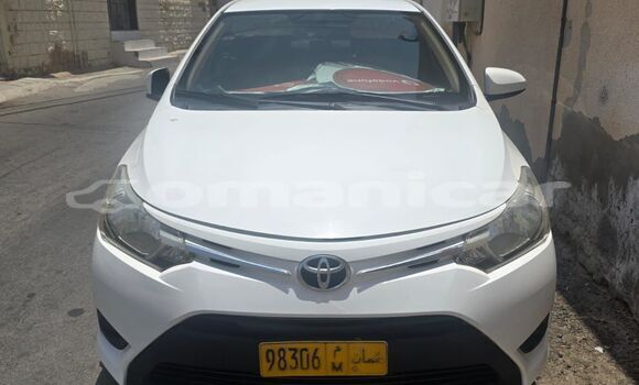 Buy Used Toyota Yaris White Car in Ruwi in Masqat