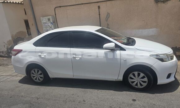 Buy Used Toyota Yaris White Car in Ruwi in Masqat Buy Used Toyota Yaris White Car in Ruwi in Masqat