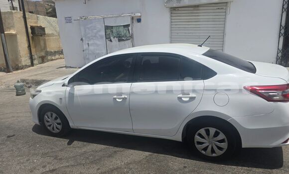 Buy Used Toyota Yaris White Car in Ruwi in Masqat Buy Used Toyota Yaris White Car in Ruwi in Masqat