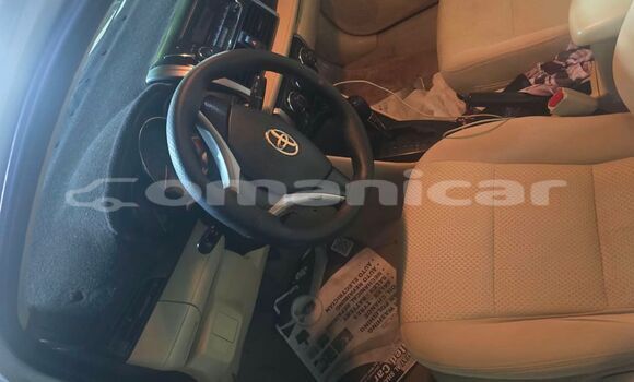 Buy Used Toyota Yaris White Car in Ruwi in Masqat Buy Used Toyota Yaris White Car in Ruwi in Masqat