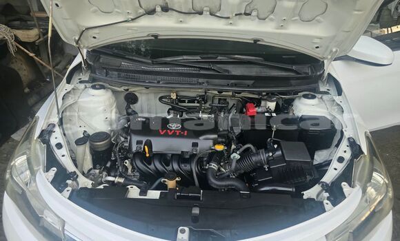 Buy Used Toyota Yaris White Car in Ruwi in Masqat Buy Used Toyota Yaris White Car in Ruwi in Masqat