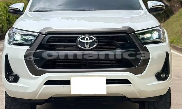 Buy Used Toyota Hilux White Car in Muscat in Masqat Buy Used Toyota Hilux White Car in Muscat in Masqat