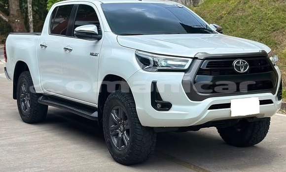 Buy Used Toyota Hilux White Car in Muscat in Masqat Buy Used Toyota Hilux White Car in Muscat in Masqat