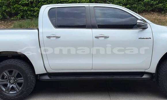 Buy Used Toyota Hilux White Car in Muscat in Masqat Buy Used Toyota Hilux White Car in Muscat in Masqat