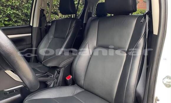 Buy Used Toyota Hilux White Car in Muscat in Masqat Buy Used Toyota Hilux White Car in Muscat in Masqat