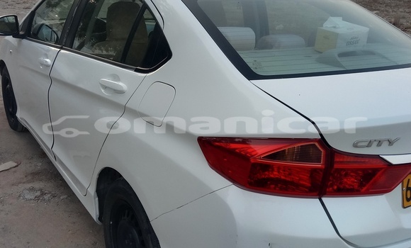 Buy Used Honda City White Car in as–Sib in Masqat Buy Used Honda City White Car in as–Sib in Masqat